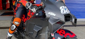 Video Suy đoán về chức năng của hốc bên hông RAM AIR trên KTM RC-16 MotoGP