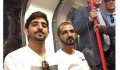 Thủ tướng UAE và Thái tử Dubai diện "áo phông, quần bò" đi tàu điện ngầm ở Anh