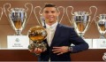 Vượt qua Messi, Ronaldo lần thứ 4 giành danh hiệu ‘Quả bóng Vàng’