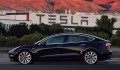 Tesla Model 3 thương mại đầu tiên đã lăn bánh khỏi dây chuyền sản xuất