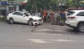 Hà Nội: Mercedes-Benz C250 Exclusive màu trắng gặp tai nạn trên đường Xã Đàn