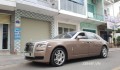 Bắt gặp Rolls-Royce Ghost EWB vàng champagne dạo phố