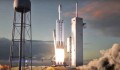SpaceX chuẩn bị phóng tên lửa Falcon Heavy để đưa chiếc Tesla Roadster vào vũ trụ