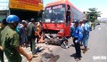 Bình Thuận: Xe giường nằm 'lùa' hàng loạt xe máy, xe hơi vào gầm