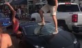 Dân chơi ngông tự dẫm vỡ kính siêu xe Lamborghini Huracan khi diễu hành