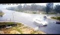 Người điều khiển xe máy bị ô tô húc văng khi băng qua ngã tư ở Quảng Nam