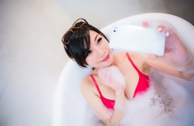 Tắm cùng dế yêu - P1