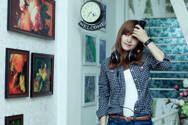 Khi hotgirl khoe điện thoại