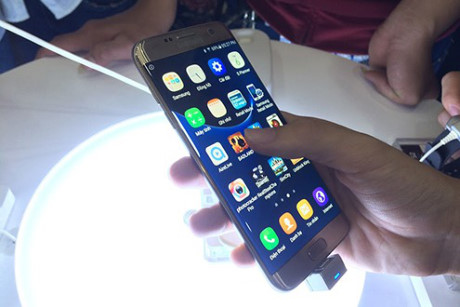 Người dùng trải nghiệm Galaxy S7 trước ngày phát hành