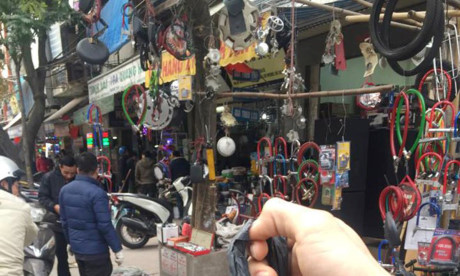 Những chiêu trò móc túi khách hàng tại chợ Trời