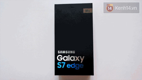 Mở hộp siêu phẩm Galaxy S7 edge: quá nhiều phụ kiện, nên bắt đầu bằng cái gì đây?