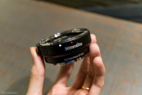 [Trên tay] Ngàm chuyển ống kính EF sang E-mount của Commlite: có AF, tặng kèm khi mua A6300