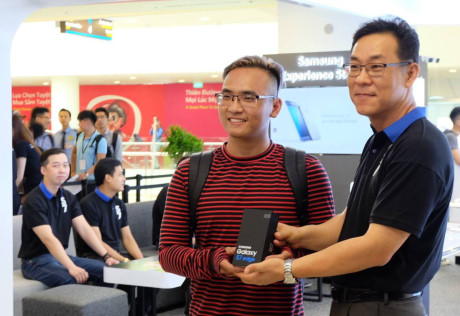 Galaxy S7 đến tay người dùng Việt Nam