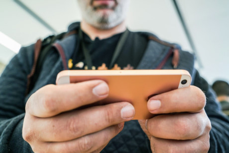 Giá iPhone SE ở đâu rẻ nhất thế giới?