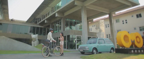 Nhãn hàng ngập 'Tình yêu không có lỗi, lỗi ở bạn thân 2'