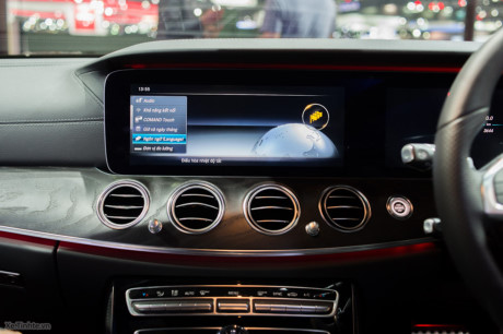 [Video] Giao diện tiếng Việt trên hệ thống giải trí xe Mercedes-Benz E-Class 2017