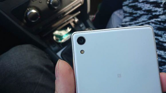 Rò rỉ hình ảnh Xperia C6 với viền màn hình siêu mỏng cùng camera trước ấn tượng