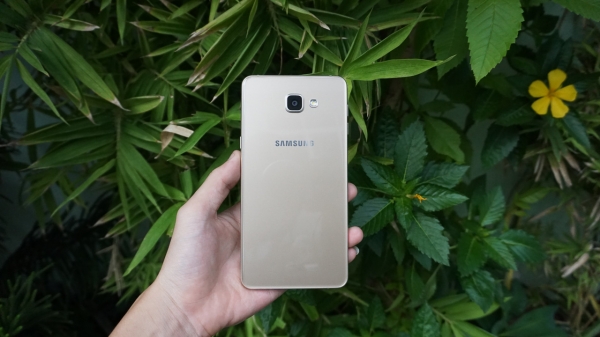 [GALLERY] Cận cảnh Samsung Galaxy A9 Pro chính hãng tại Việt Nam