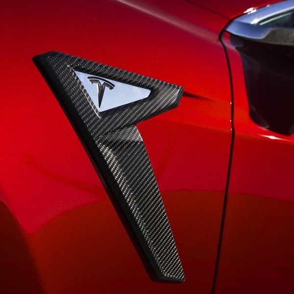 Tesla Model S sau khi "qua tay" Voltes Design có một "vòng 3" cạnh tranh với Kim Kardashian
