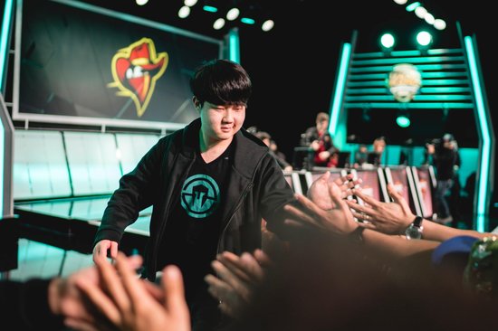 [LCS Bắc Mỹ] Huni bày tỏ sự thích thú khi gia nhập một đội tuyển LCK