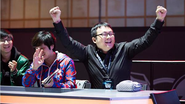 [LMHT] Royal Never Give Up chia tay với quản lý đội