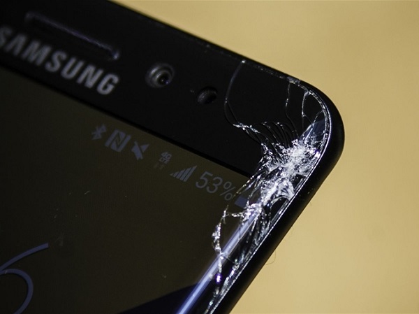 Màn hình bị vỡ khi để trong ví, phải chăng chất lượng Galaxy Note 7 quá kém?