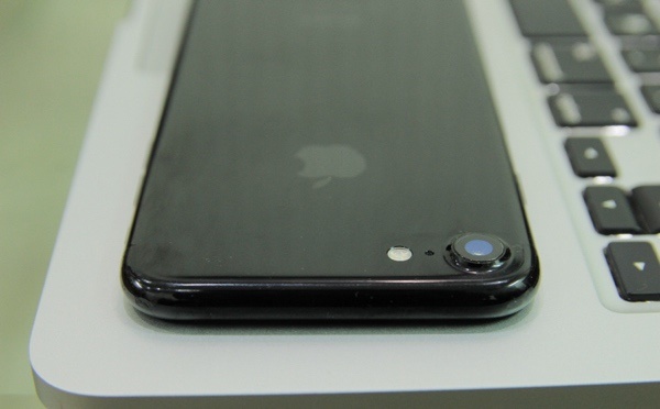Rất nhiều hình ảnh chính thức của iPhone 7 xuất hiện tại Việt Nam