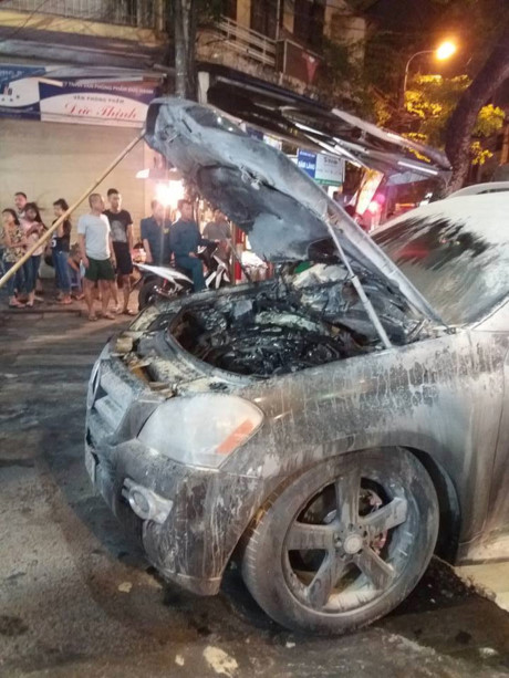 Mercedes-Benz GL450 giá 4 tỷ Đồng bốc cháy dữ dội tại phố cổ Hà Nội » Cập  nhật tin tức Công Nghệ mới nhất 