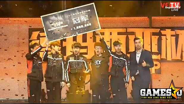 [LMHT] Fan khóc “như mưa” khi Deft nói lời chia tay với EDG