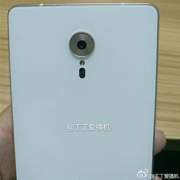 Loạt ảnh Lenovo ZUK Edge lộ diện: Không có màn hình cong?