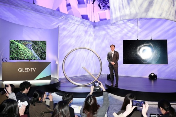 [CES 2017] Samsung giới thiệu dòng QLED TV mới, nâng cấp nền tảng Smart TV
