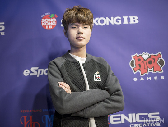 [LMHT] Deft vẫn chưa hài long sau chiến thắng mở điểm trước ROX