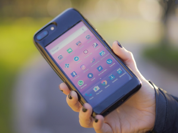 [SHOCK] Ốp lưng iPhone chạy hệ điều hành Android