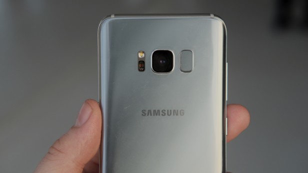 Đánh giá nhanh Galaxy S8 Plus: Màn hình 6,2 inch, chống nước IP68