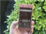 "Trên tay" Xperia XZ Premium phiên bản màu hường "mạnh mẽ"