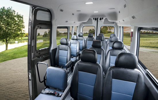 Trường Hải bất ngờ bán Hyundai Solati, đối thủ của Ford Transit