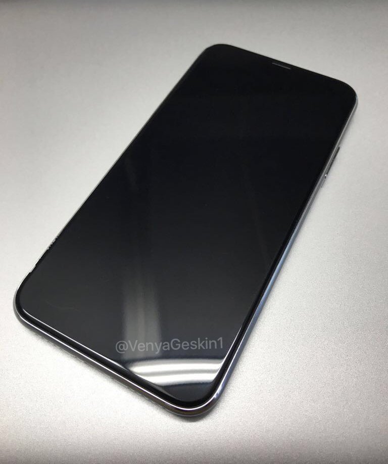 iPhone 8 tiếp tục lộ ảnh "bằng xương bằng thịt" ngoài đời thực