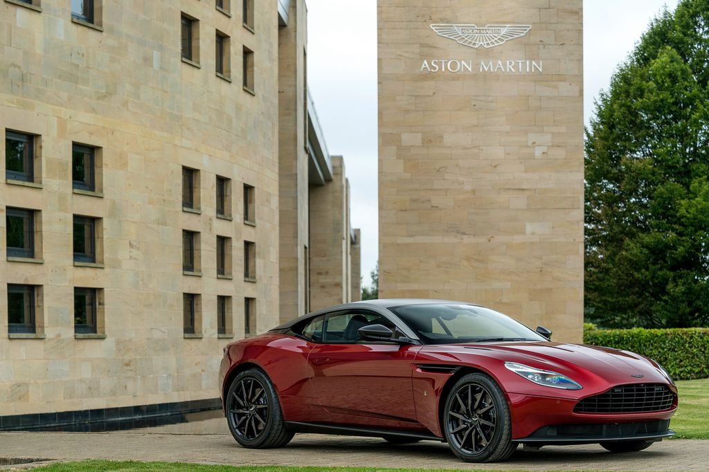 Aston Martin đang kỷ niệm sự hợp tác của mình với Henley Regatta bằng một phiên bản DB11 đặc biệt