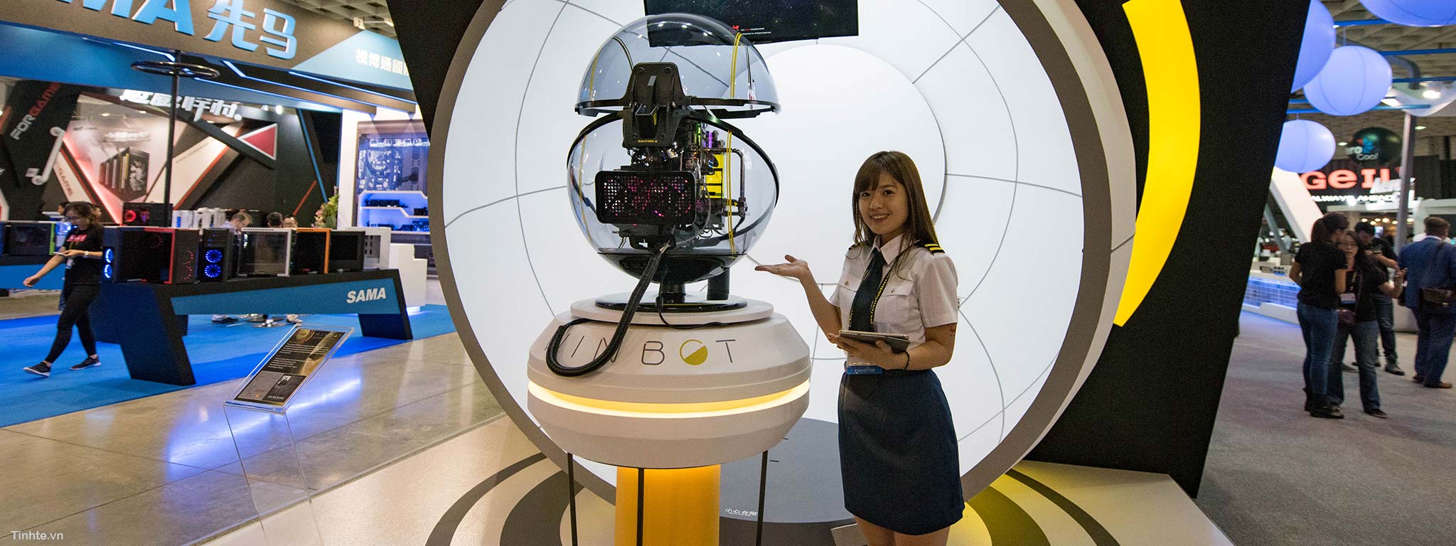 [Computex 2017] Trên tay robot thùng máy Winbot: xoay, chụp ảnh theo cử chỉ người dùng