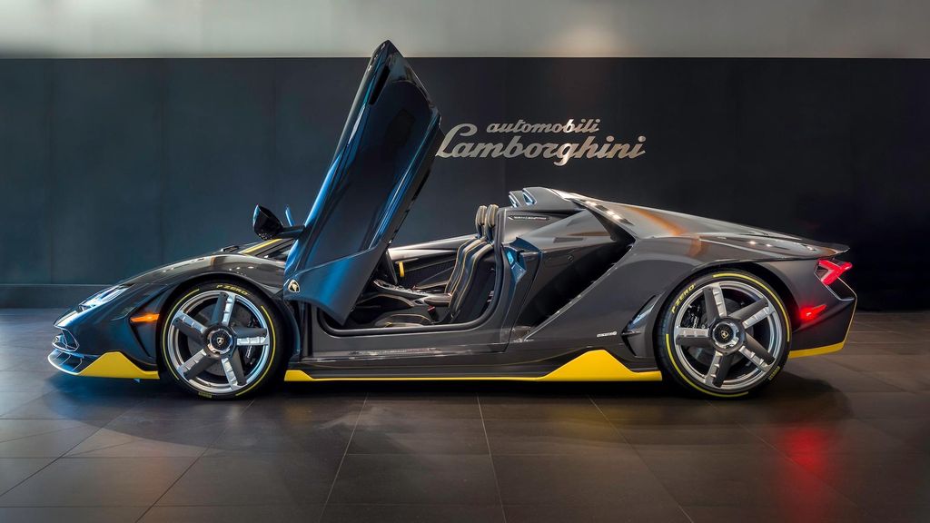 Lamborghini Centenario Roadster đầu tiên 