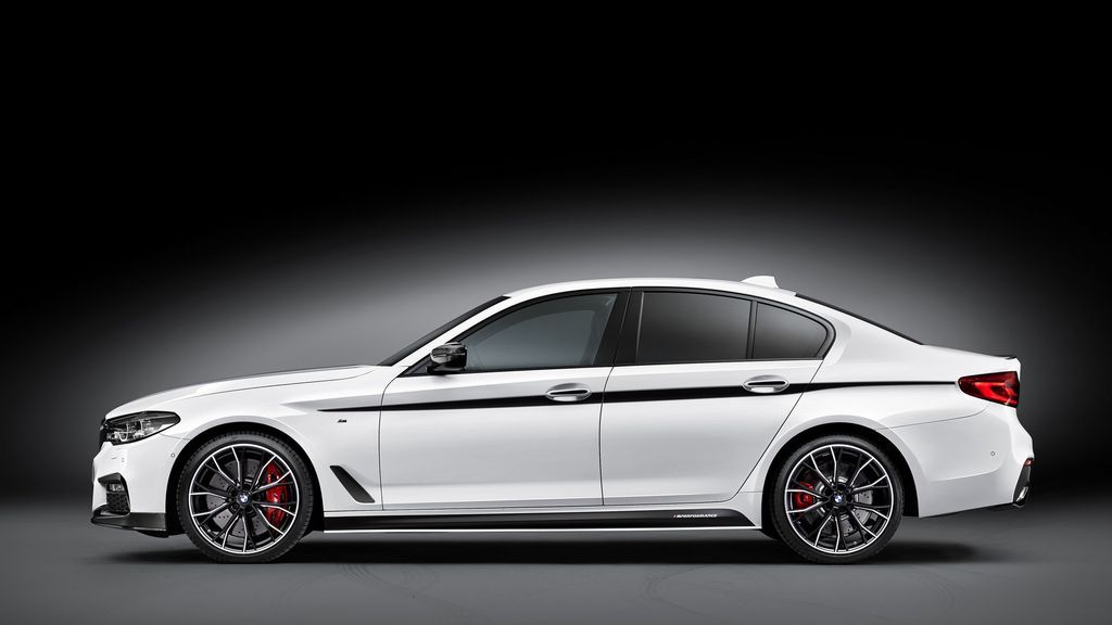 [VIDEO] Ngắm tận mắt BMW 5 Series Touring M Performance mạnh mẽ, sang trọng