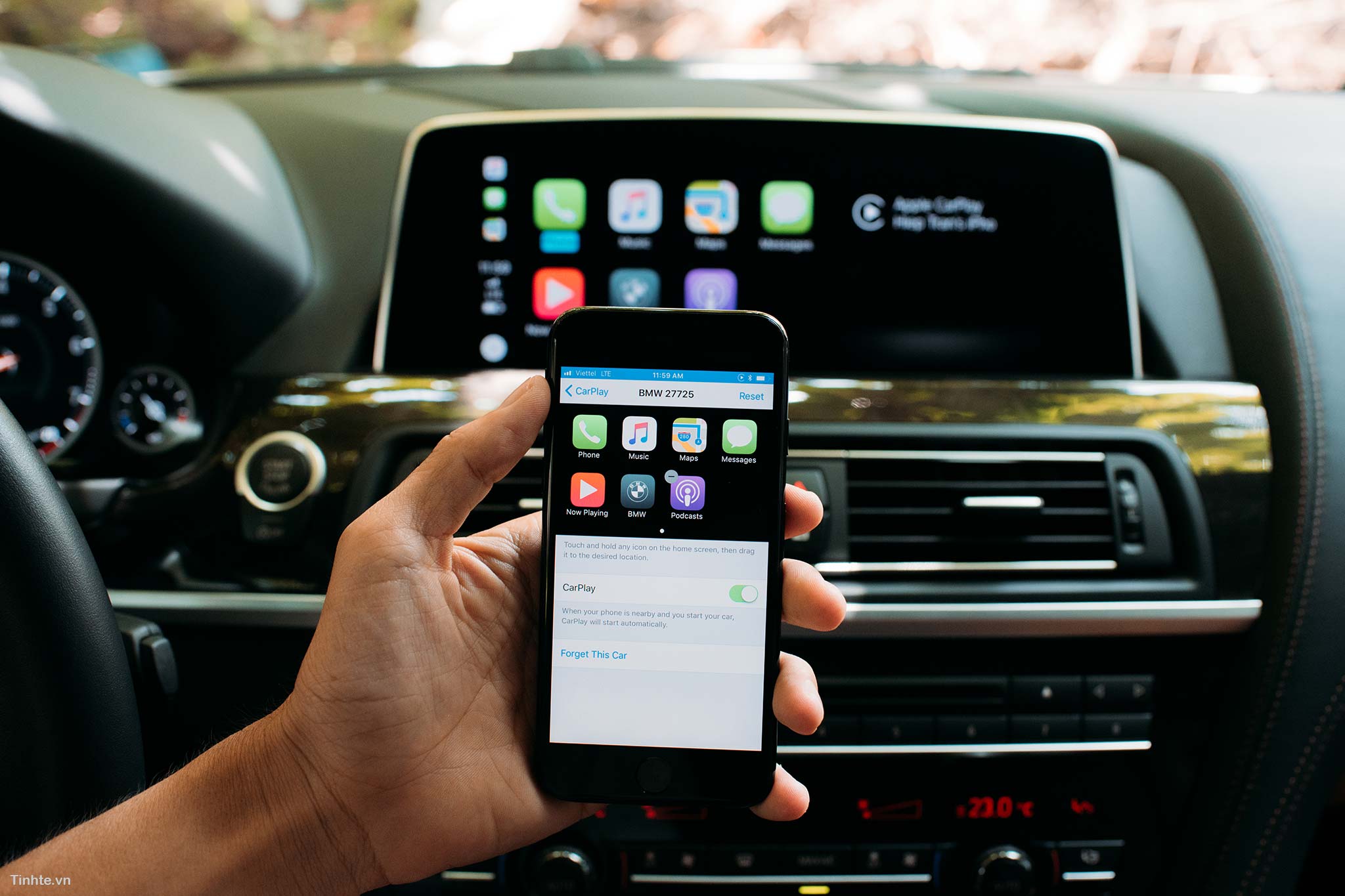 Carplay ai android. Apple CARPLAY BMW e60. Активация CARPLAY BMW. USB CARPLAY разъем BMW. BMW CARPLAY WHATSAPP.