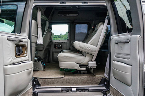 Chevrolet Express Explorer - Xe van 'hàng khủng' hiếm có giá tiền tỷ tại  Việt Nam » Cập nhật tin tức Công Nghệ mới nhất 