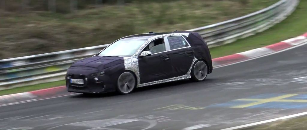 [VIDEO] Hyundai i30 N mới xuất hiện trên đường thử hiểm hóc Nurburgring