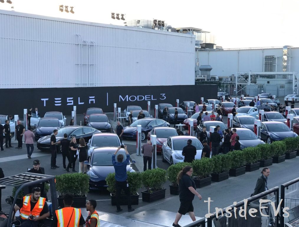 [VIDEO] Tesla Model 3 và toàn bộ thông số kỹ thuật, ấn tượng với phạm vi di chuyển 499km