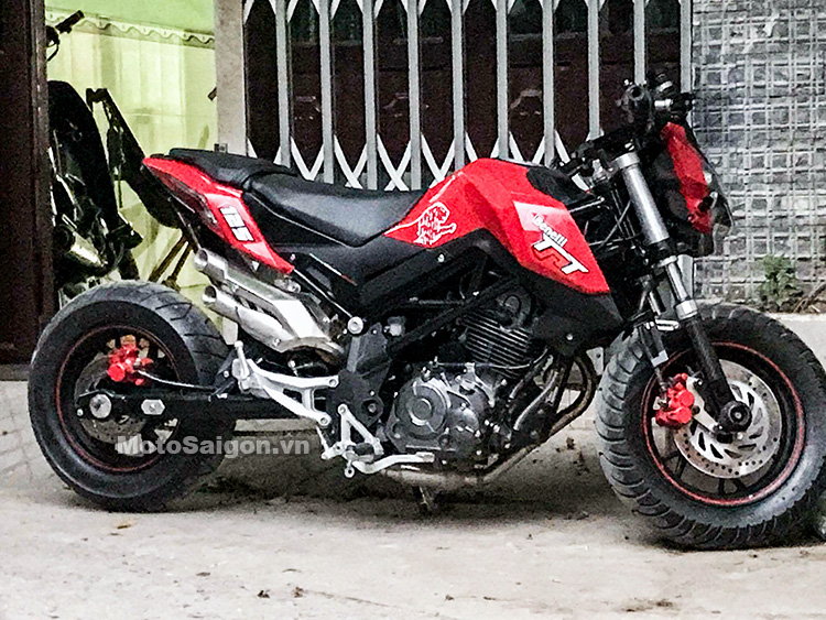 Benelli TNT 125 độ cực độc với bộ gắp dài phong cách Stretched Lowered
