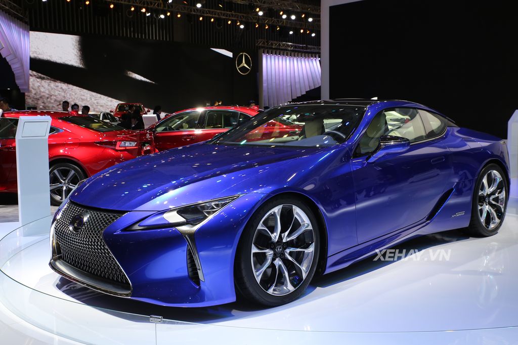 [VMS 2017] Lexus LC 500h 2017 hai cửa "theo chân" LS 500h trình diện khách hàng Việt
