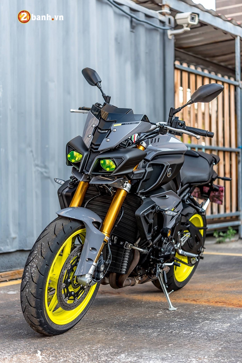 Yamaha MT-10 táo bạo trong ngôn từ thiết kế