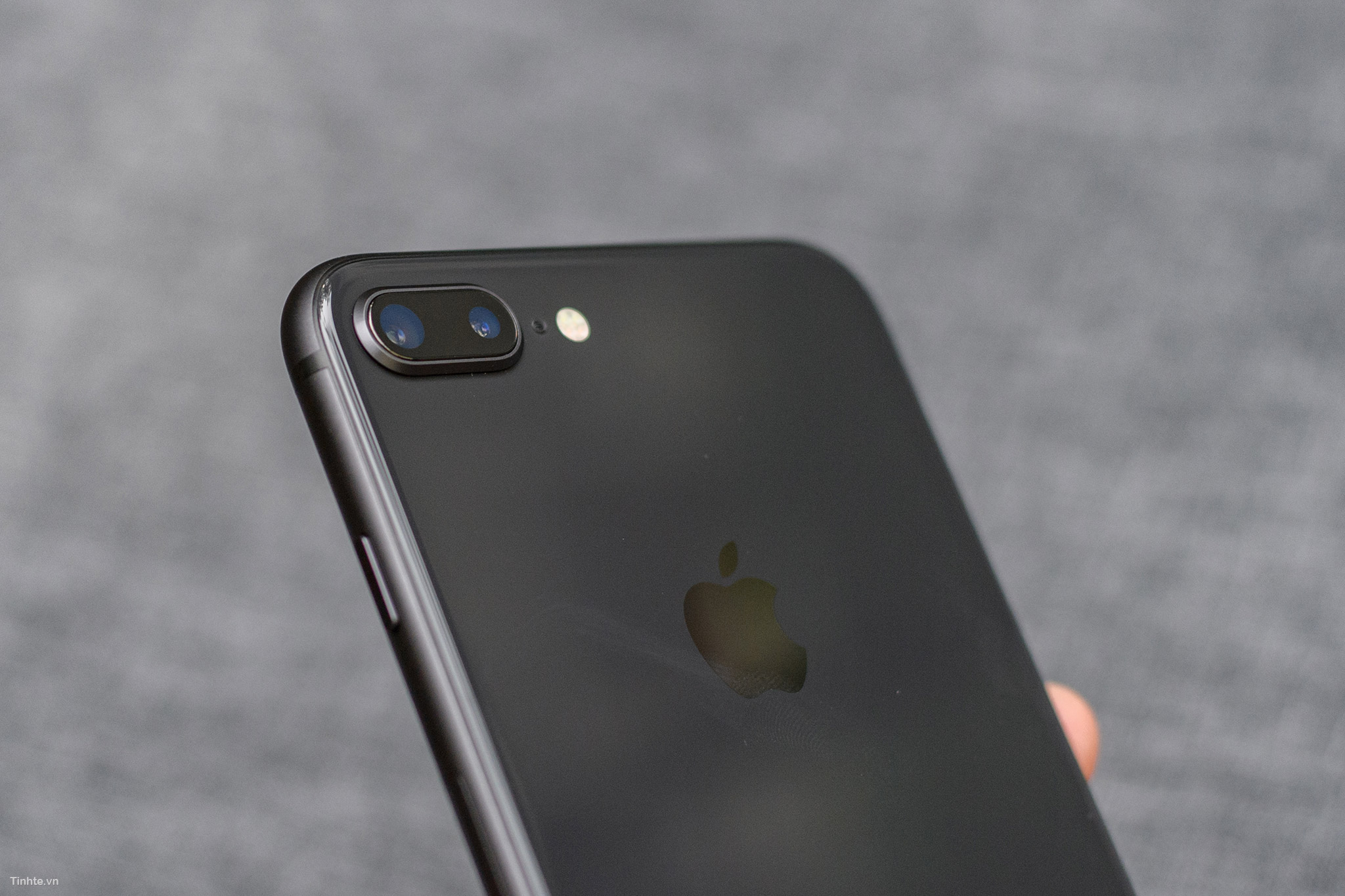 iPhone 8/8 Plus Space Gray - Nếu bạn đang tìm kiếm một sản phẩm đẳng cấp với ngoại hình sang trọng và tính năng ưu việt, iPhone 8/8 Plus Space Gray là một lựa chọn tuyệt vời. Thiết kế đột phá và các tính năng tiên tiến của chiếc iPhone này sẽ chinh phục ngay cả những khách hàng khó tính nhất. Hãy xem bức hình để được trải nghiệm tất cả các tính năng đó.