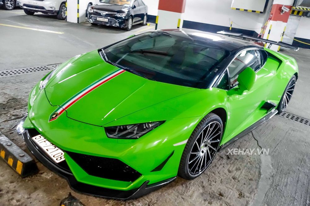 Sài Gòn: Lamborghini Huracan xanh cốm “lên đời” với gói độ RevoZport cực kì hầm hố